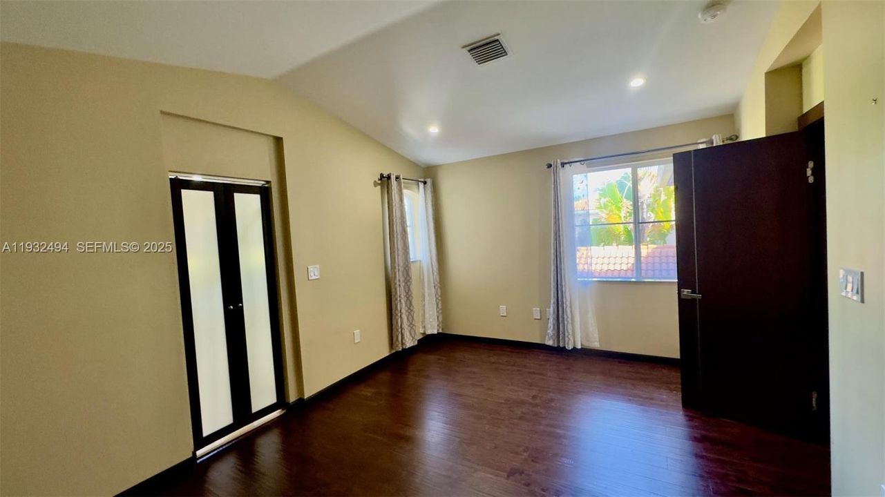 For Rent: $4,950 (3 beds, 2 baths, 1748 Square Feet)