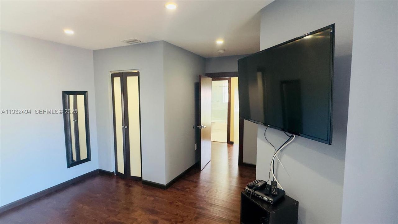 For Rent: $4,950 (3 beds, 2 baths, 1748 Square Feet)