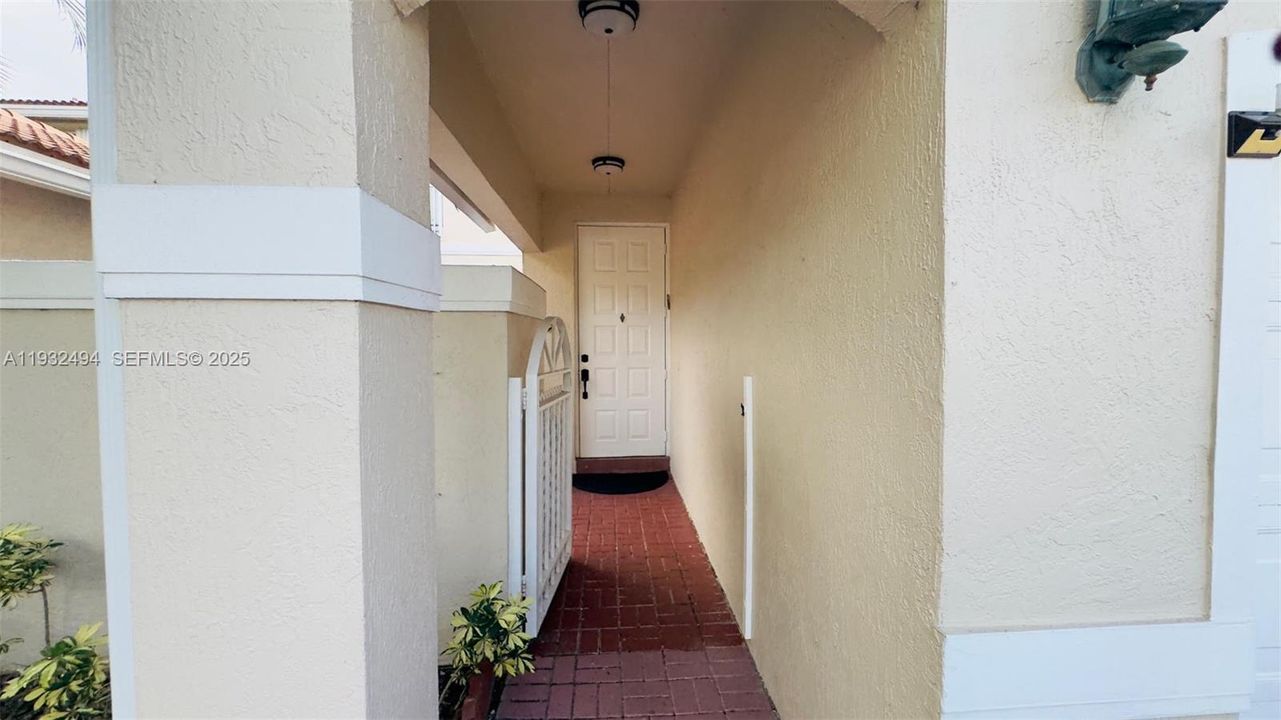 For Rent: $4,950 (3 beds, 2 baths, 1748 Square Feet)