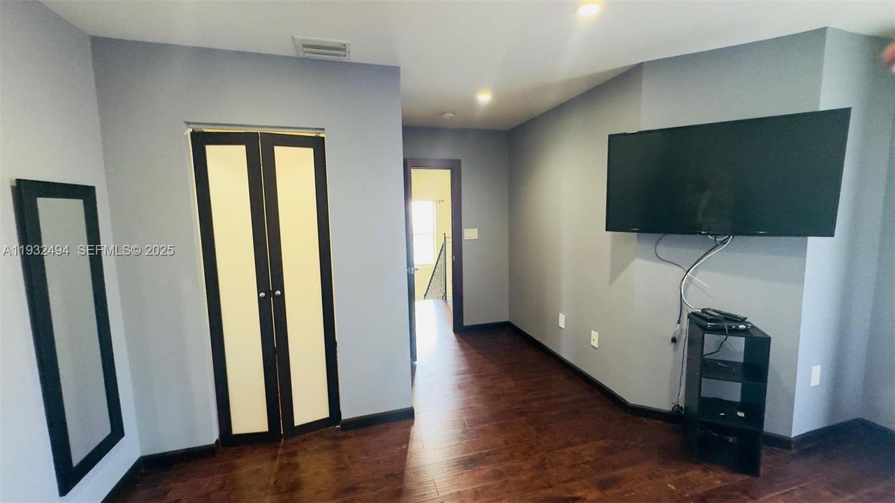 For Rent: $4,950 (3 beds, 2 baths, 1748 Square Feet)