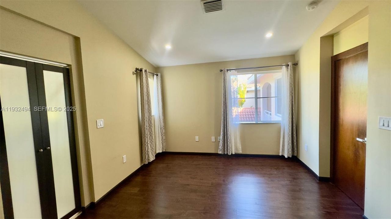 For Rent: $4,950 (3 beds, 2 baths, 1748 Square Feet)