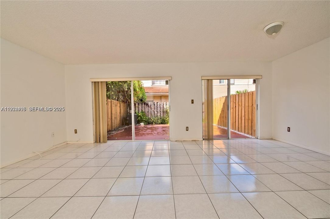 For Rent: $3,000 (3 beds, 2 baths, 1401 Square Feet)