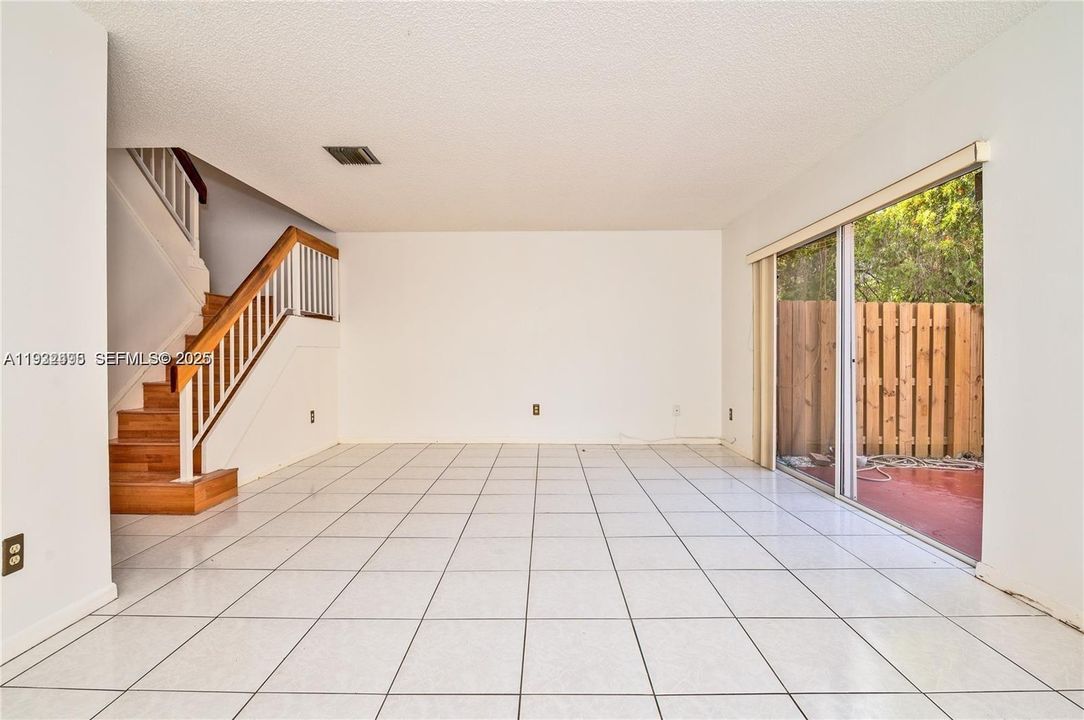 For Rent: $3,000 (3 beds, 2 baths, 1401 Square Feet)