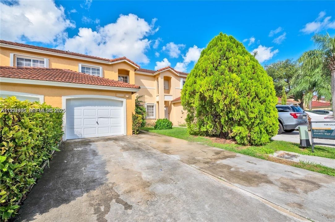 For Rent: $3,000 (3 beds, 2 baths, 1401 Square Feet)