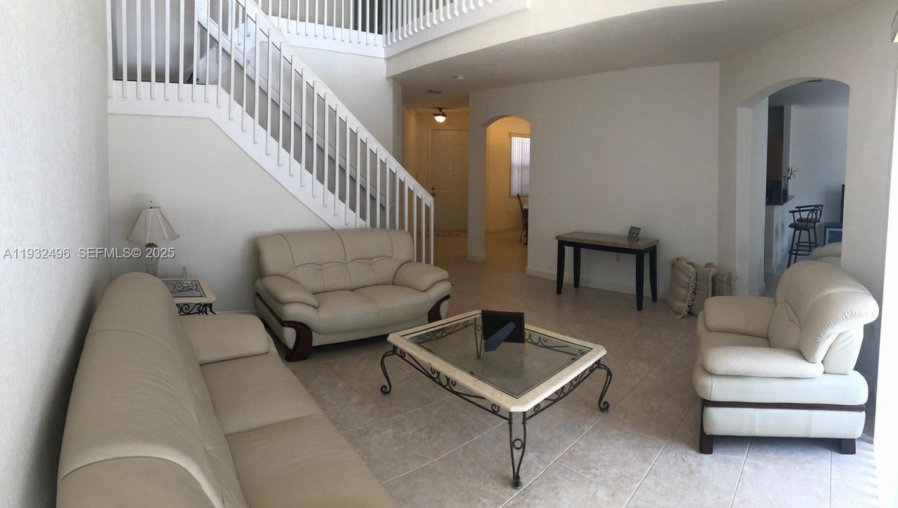 For Rent: $3,900 (3 beds, 2 baths, 2016 Square Feet)