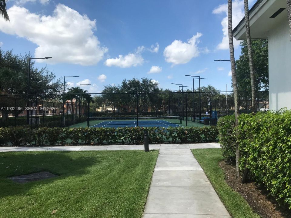 For Rent: $3,900 (3 beds, 2 baths, 2016 Square Feet)