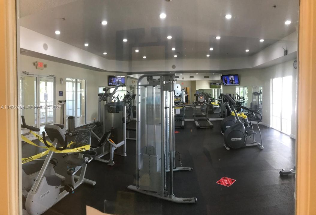 For Rent: $3,900 (3 beds, 2 baths, 2016 Square Feet)