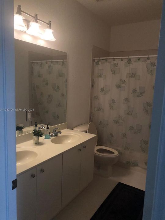 For Rent: $3,900 (3 beds, 2 baths, 2016 Square Feet)