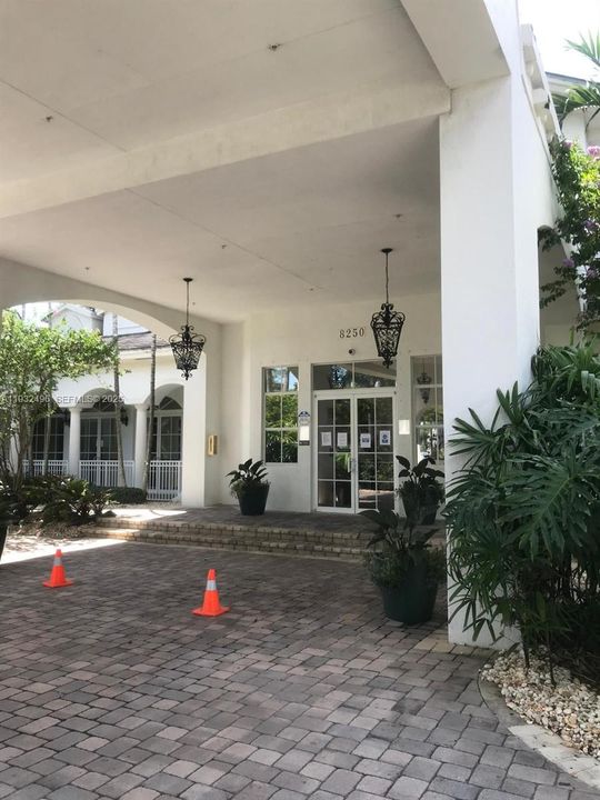 For Rent: $3,900 (3 beds, 2 baths, 2016 Square Feet)