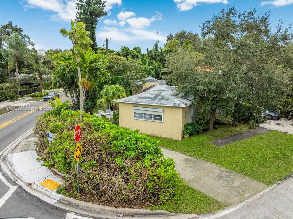 На продажу: $595,000 (2 спален, 1 ванн, 1043 Квадратных фут)