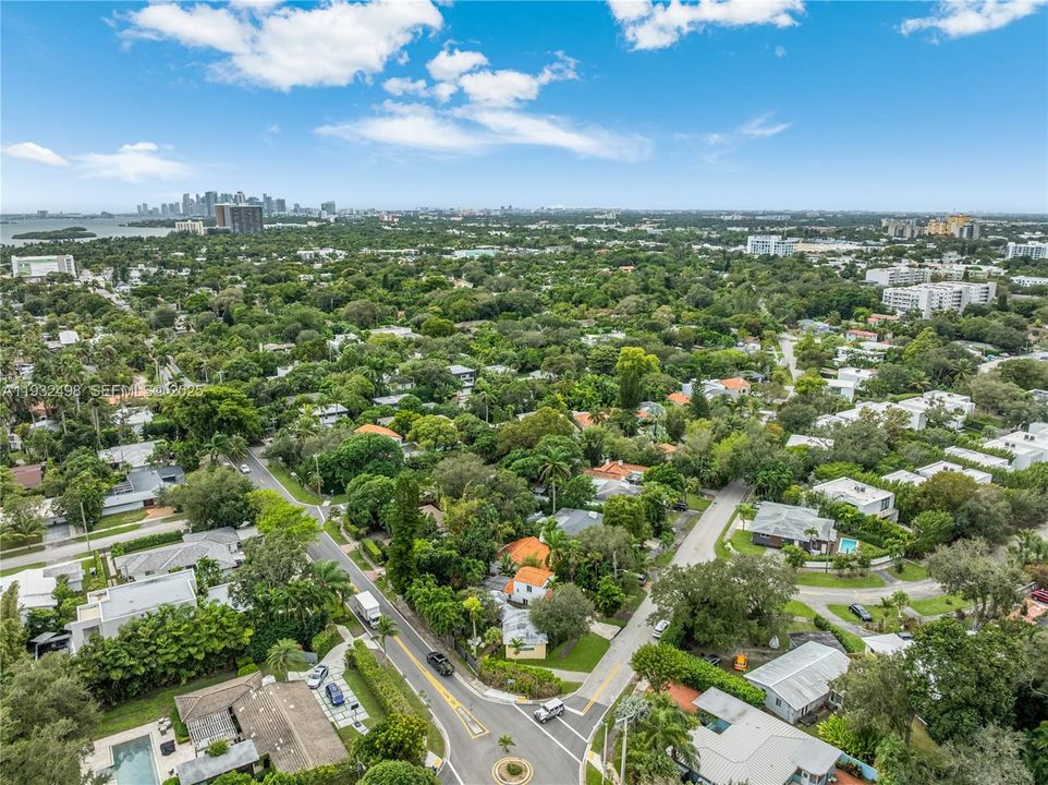 На продажу: $595,000 (2 спален, 1 ванн, 1043 Квадратных фут)