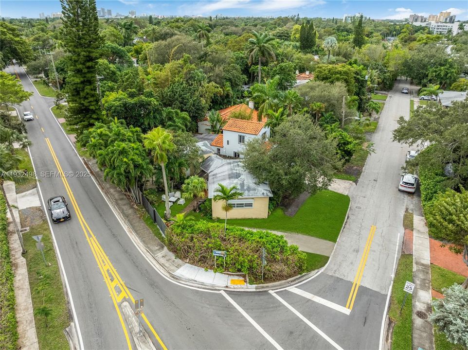 На продажу: $595,000 (2 спален, 1 ванн, 1043 Квадратных фут)