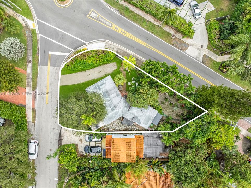 На продажу: $595,000 (2 спален, 1 ванн, 1043 Квадратных фут)