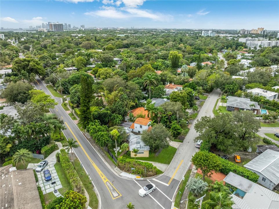 На продажу: $595,000 (2 спален, 1 ванн, 1043 Квадратных фут)