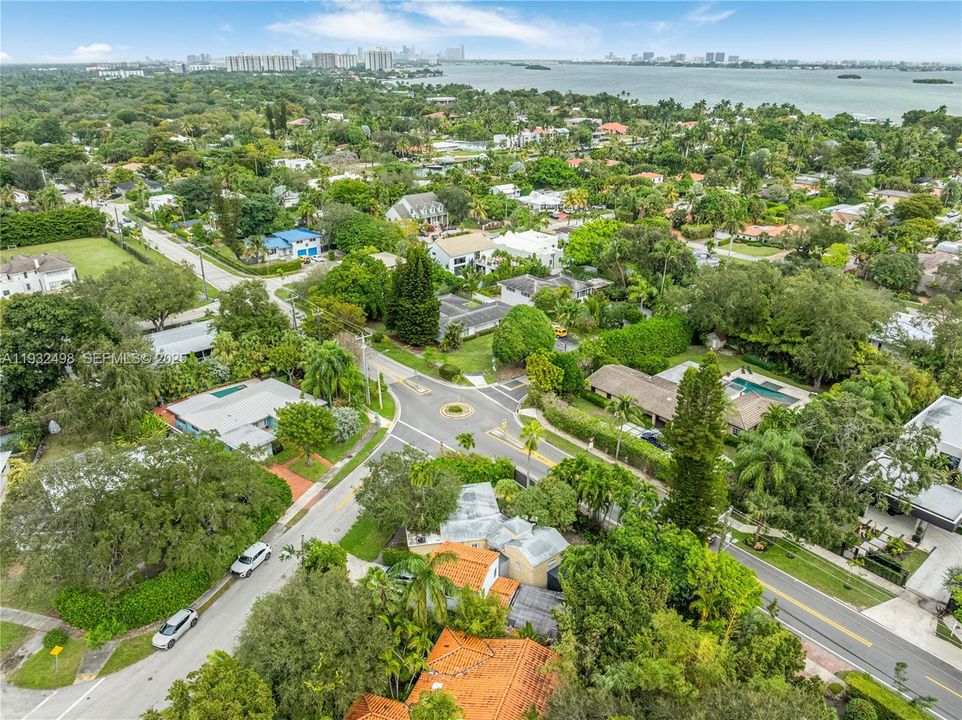 На продажу: $595,000 (2 спален, 1 ванн, 1043 Квадратных фут)