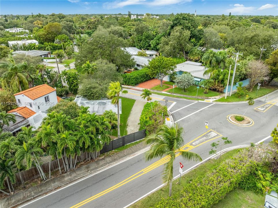 На продажу: $595,000 (2 спален, 1 ванн, 1043 Квадратных фут)