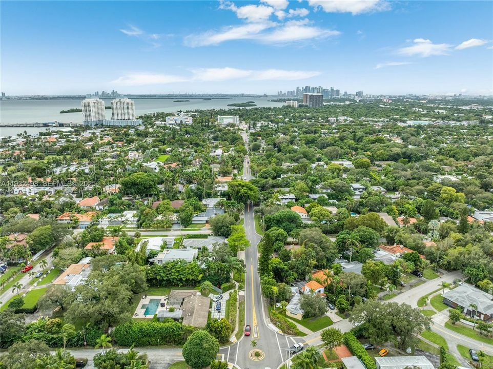 На продажу: $595,000 (2 спален, 1 ванн, 1043 Квадратных фут)