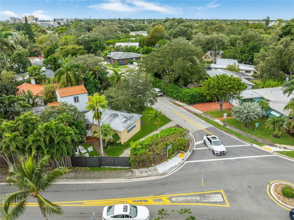 На продажу: $595,000 (2 спален, 1 ванн, 1043 Квадратных фут)