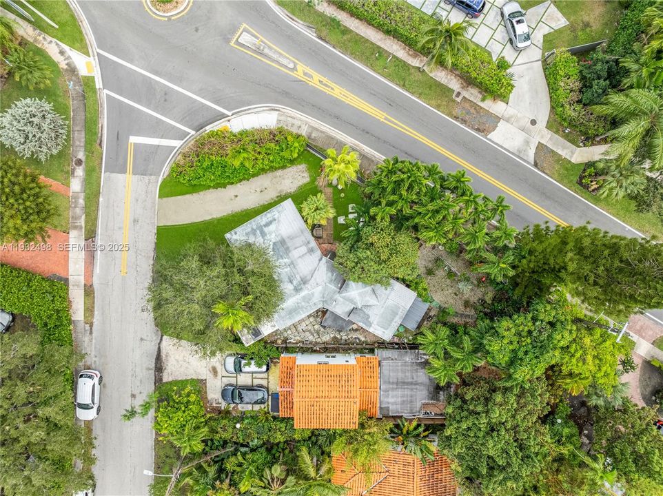 На продажу: $595,000 (2 спален, 1 ванн, 1043 Квадратных фут)