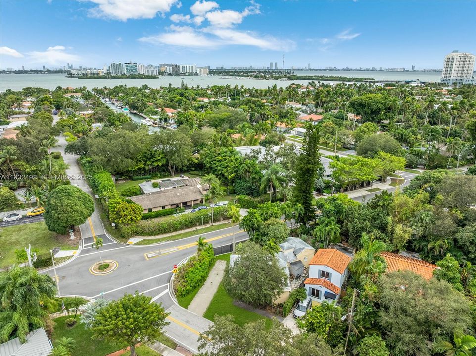 На продажу: $595,000 (2 спален, 1 ванн, 1043 Квадратных фут)