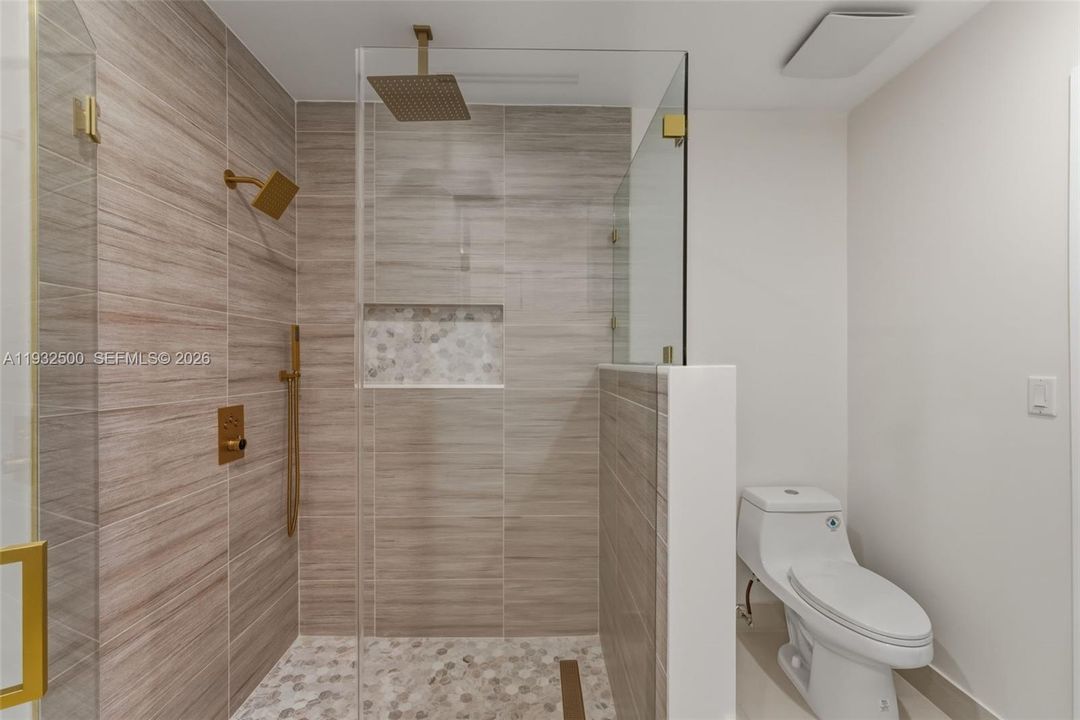 В аренду: $9,000 (4 спален, 3 ванн, 2300 Квадратных фут)