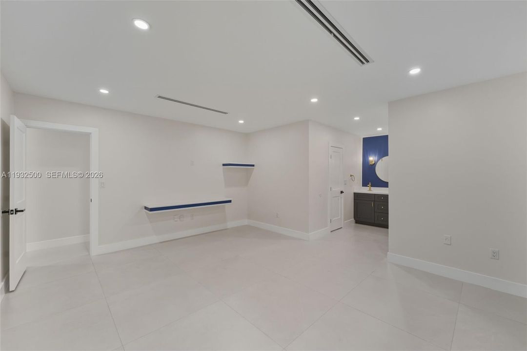 В аренду: $9,000 (4 спален, 3 ванн, 2300 Квадратных фут)