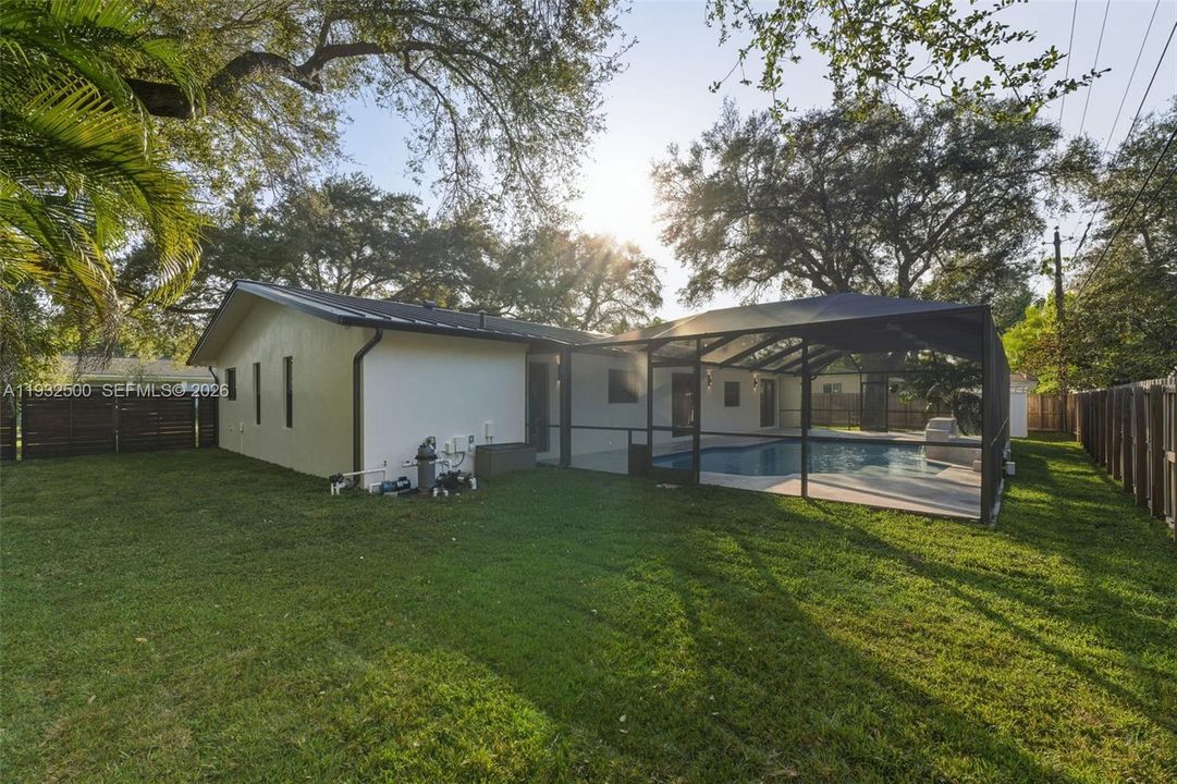 В аренду: $9,000 (4 спален, 3 ванн, 2300 Квадратных фут)