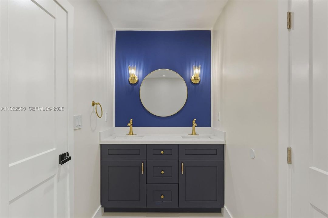 В аренду: $9,000 (4 спален, 3 ванн, 2300 Квадратных фут)