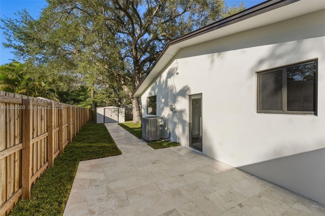 В аренду: $9,000 (4 спален, 3 ванн, 2300 Квадратных фут)