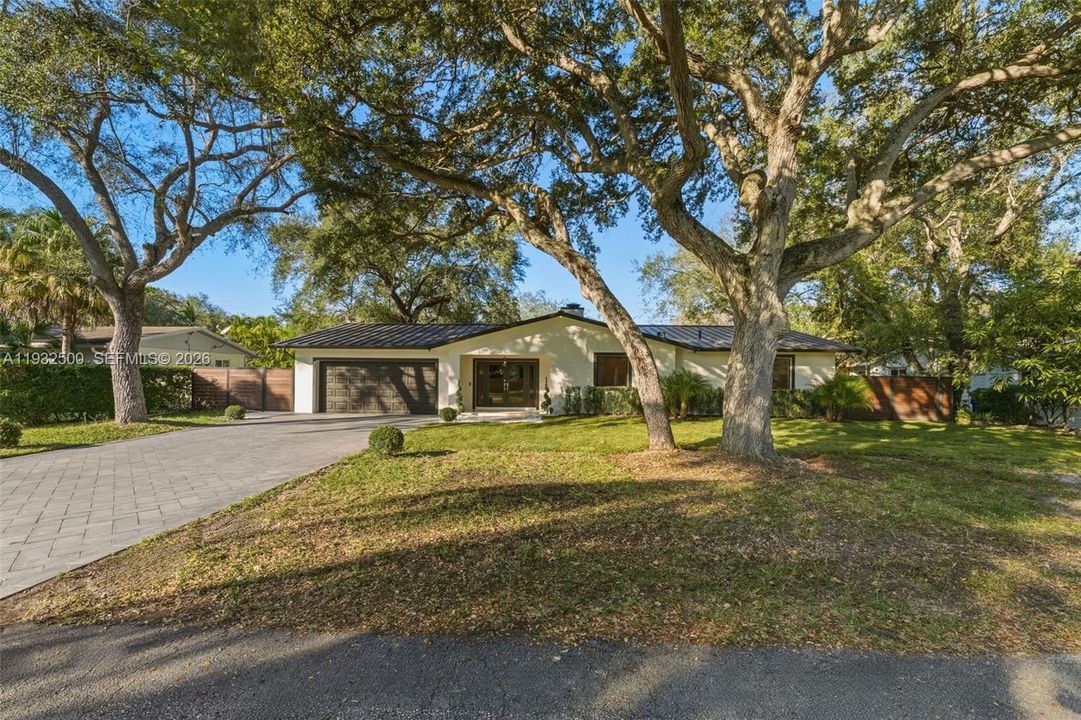 В аренду: $9,000 (4 спален, 3 ванн, 2300 Квадратных фут)