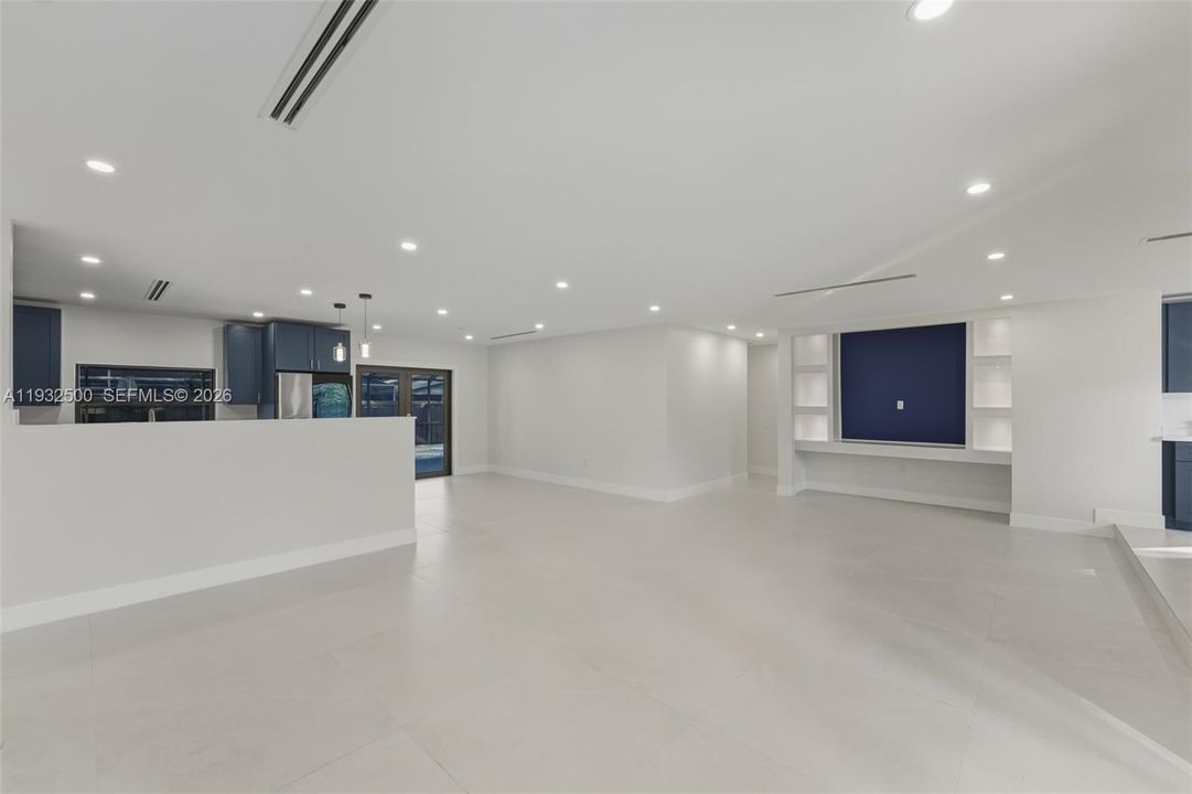 В аренду: $9,000 (4 спален, 3 ванн, 2300 Квадратных фут)