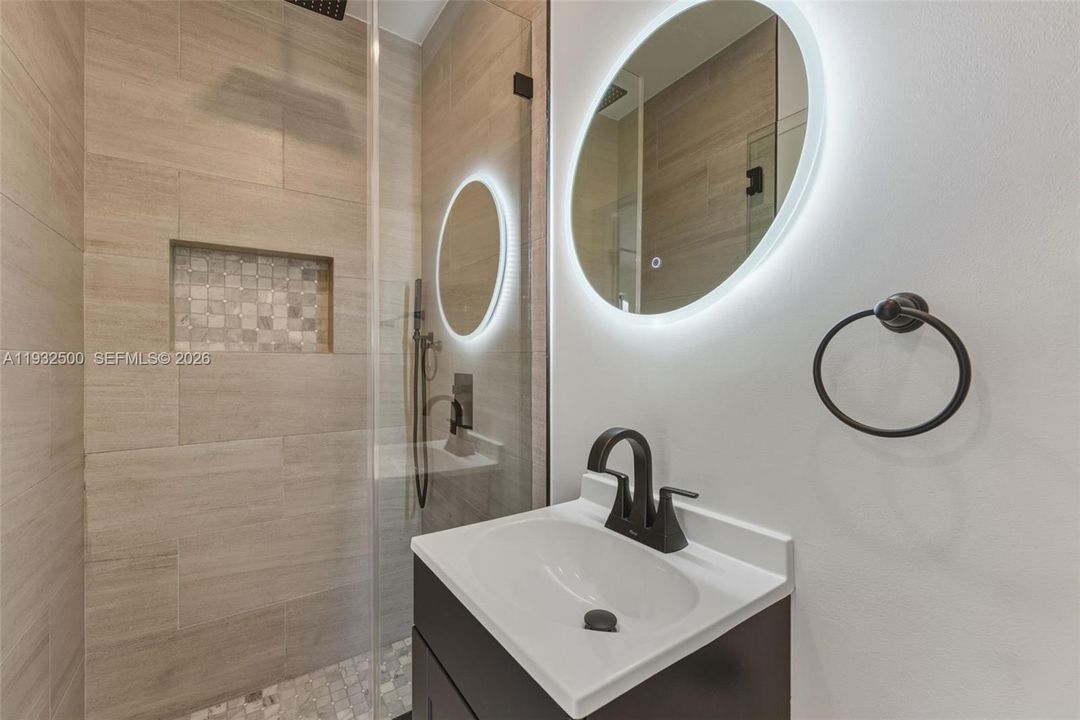 В аренду: $9,000 (4 спален, 3 ванн, 2300 Квадратных фут)