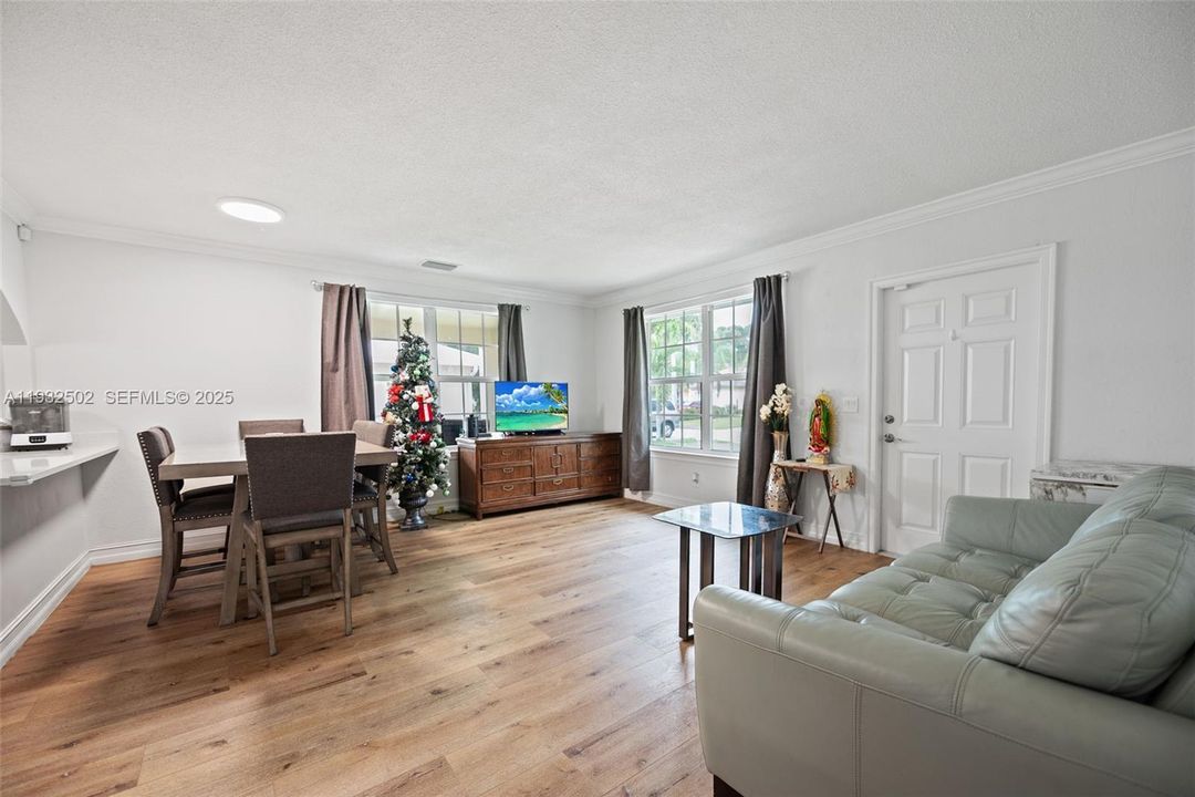 En Venta: $410,000 (2 camas, 1 baños, 780 Pies cuadrados)