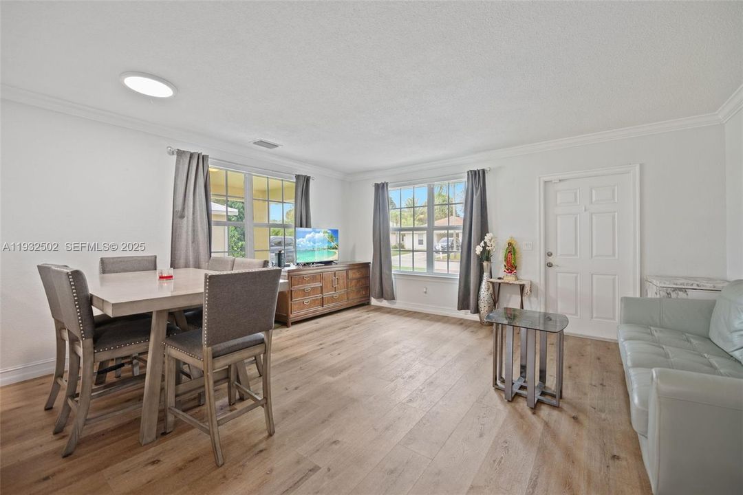 En Venta: $410,000 (2 camas, 1 baños, 780 Pies cuadrados)