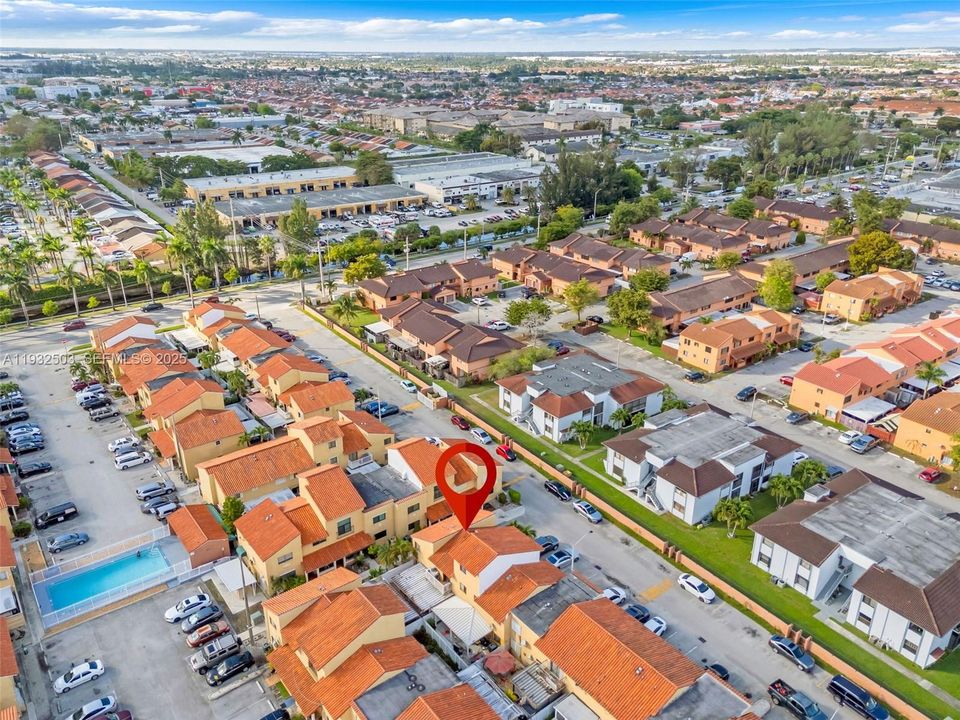 В аренду: $2,400 (3 спален, 2 ванн, 972 Квадратных фут)