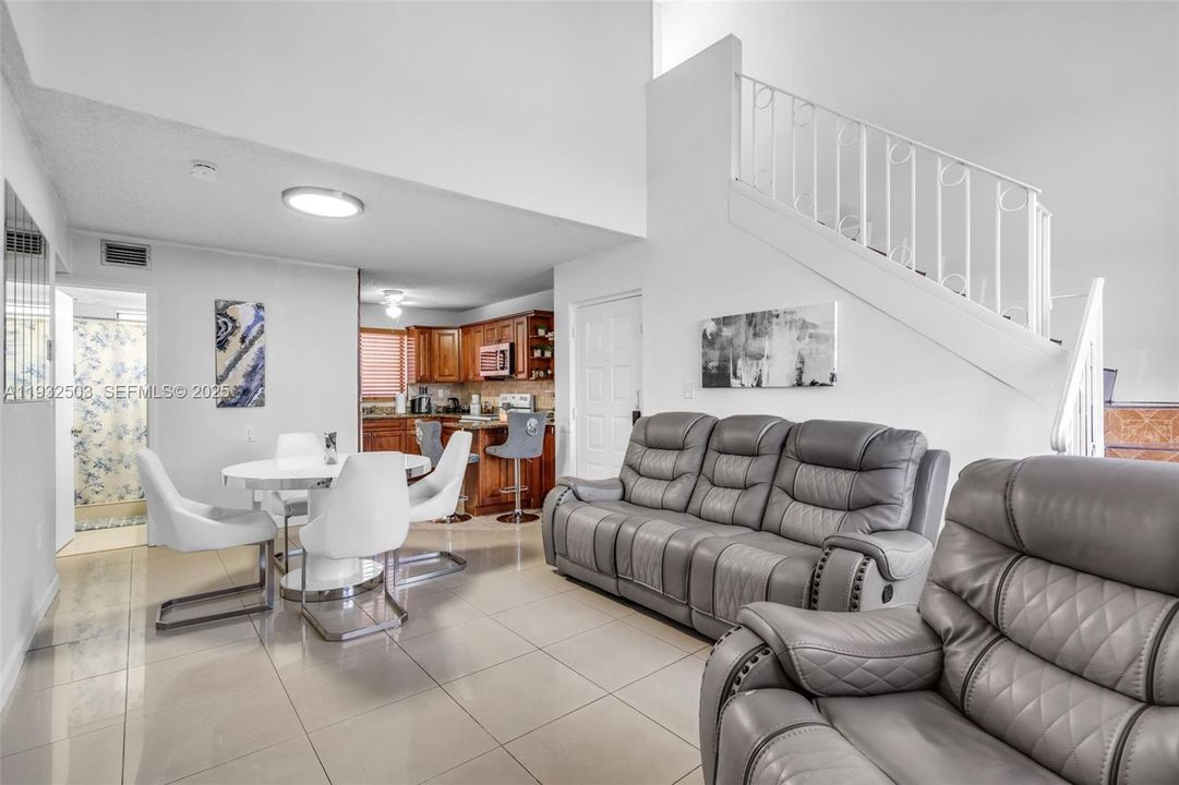 В аренду: $2,400 (3 спален, 2 ванн, 972 Квадратных фут)