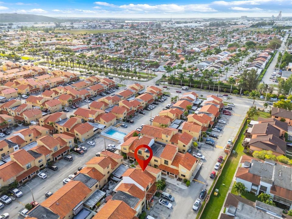 В аренду: $2,400 (3 спален, 2 ванн, 972 Квадратных фут)