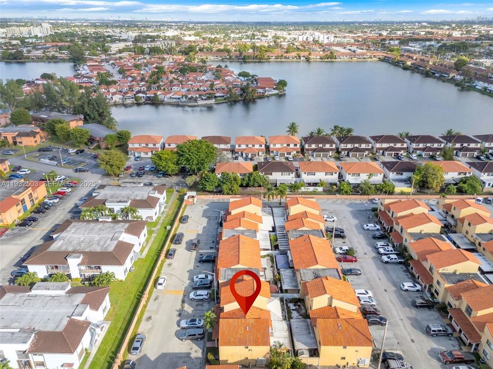 В аренду: $2,400 (3 спален, 2 ванн, 972 Квадратных фут)