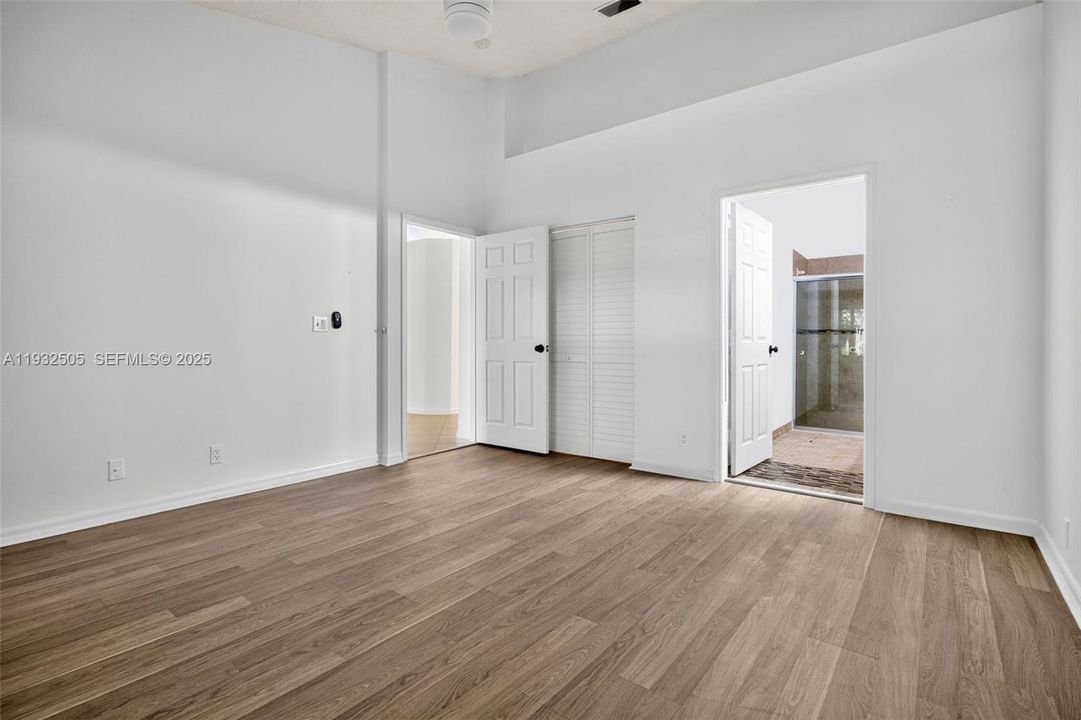 На продажу: $339,900 (2 спален, 2 ванн, 1378 Квадратных фут)