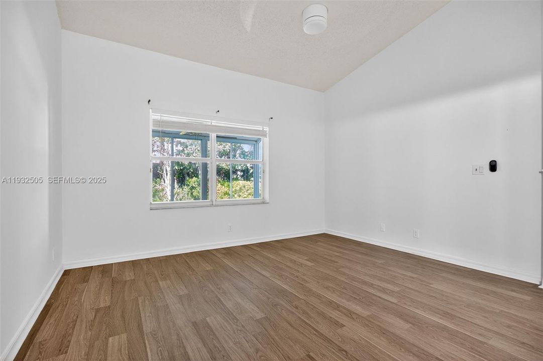 На продажу: $339,900 (2 спален, 2 ванн, 1378 Квадратных фут)