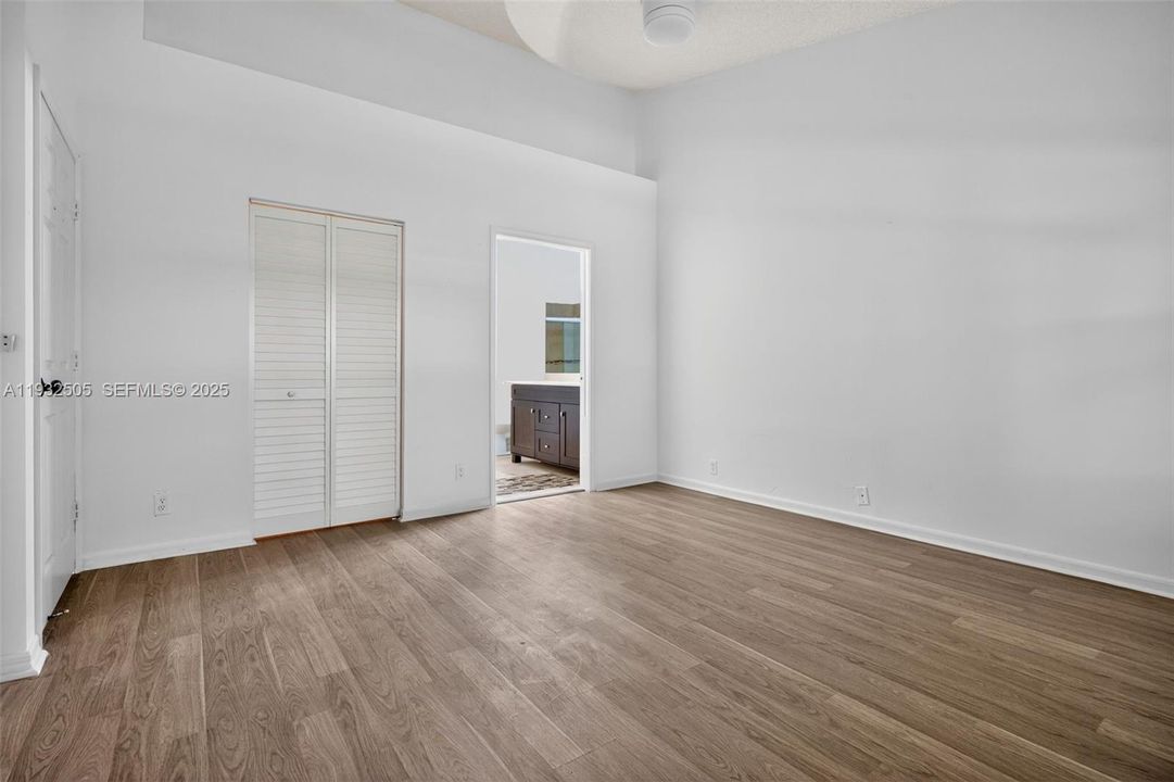 На продажу: $339,900 (2 спален, 2 ванн, 1378 Квадратных фут)