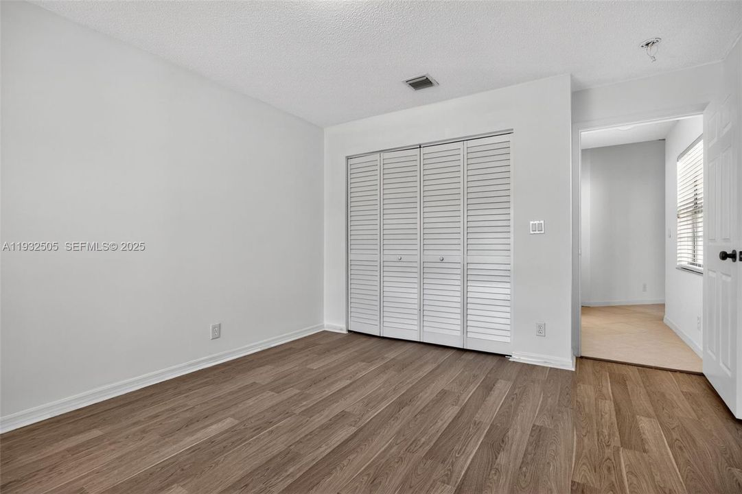 На продажу: $339,900 (2 спален, 2 ванн, 1378 Квадратных фут)