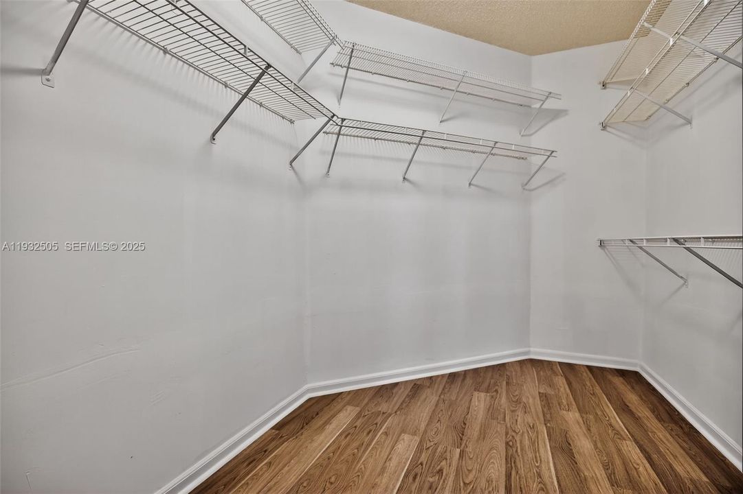 На продажу: $339,900 (2 спален, 2 ванн, 1378 Квадратных фут)