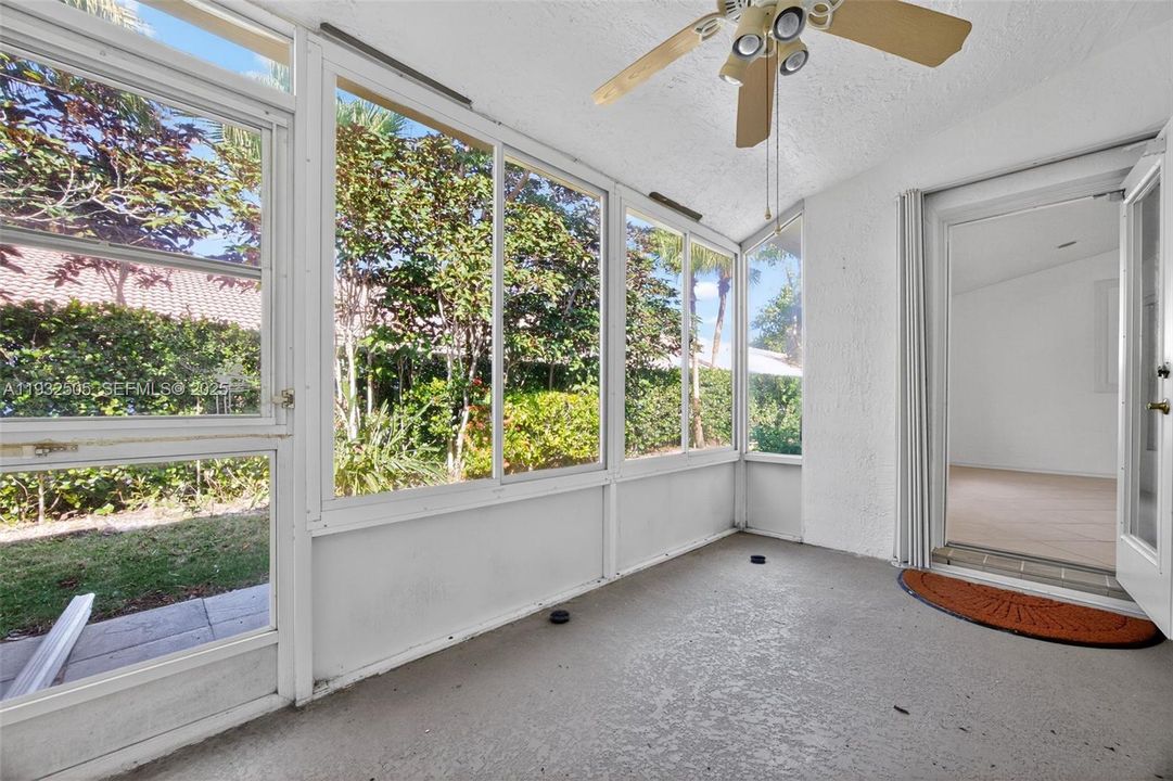 На продажу: $339,900 (2 спален, 2 ванн, 1378 Квадратных фут)