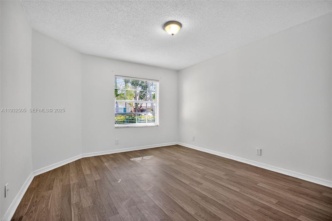 На продажу: $339,900 (2 спален, 2 ванн, 1378 Квадратных фут)