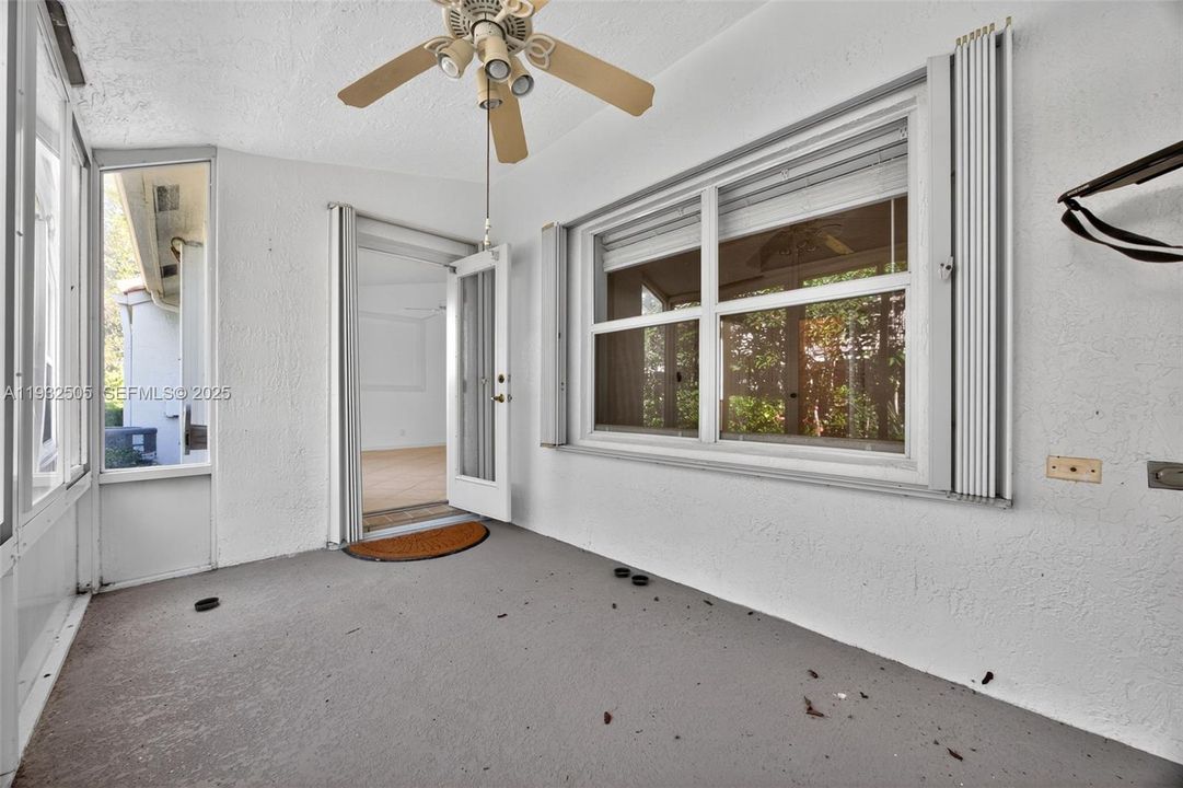 На продажу: $339,900 (2 спален, 2 ванн, 1378 Квадратных фут)