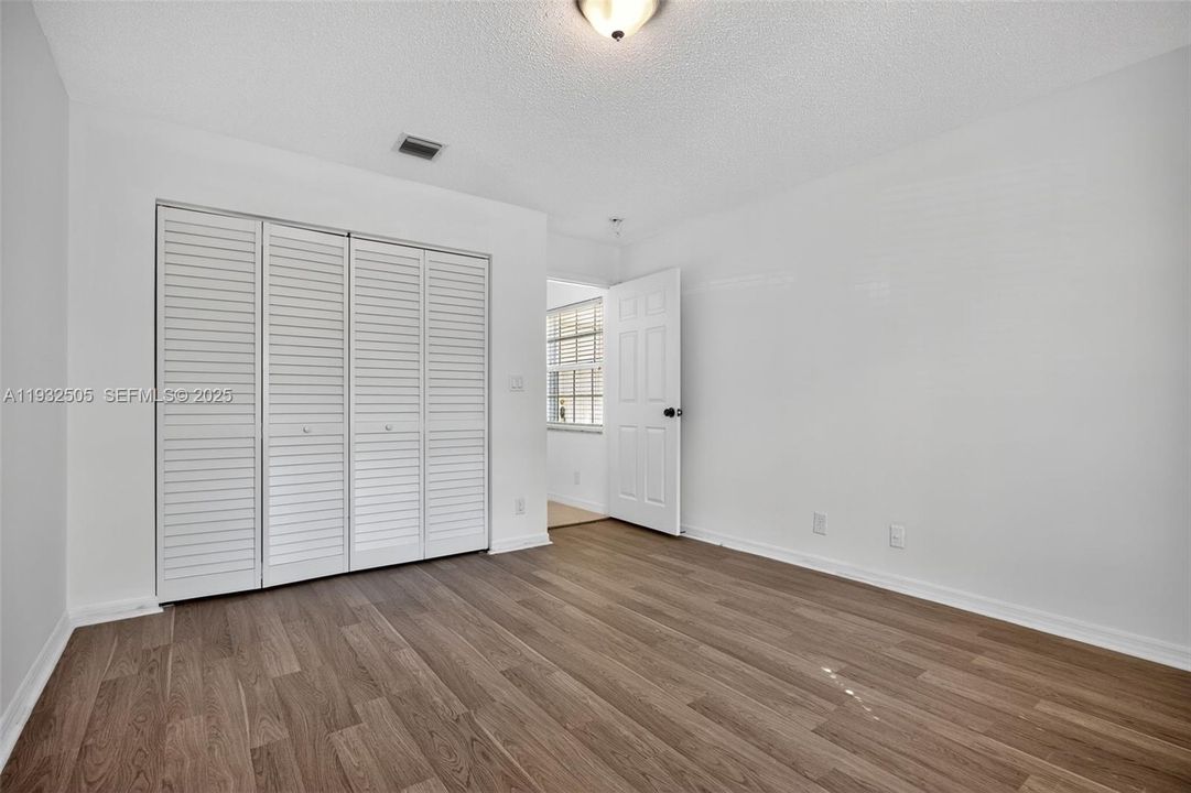 На продажу: $339,900 (2 спален, 2 ванн, 1378 Квадратных фут)