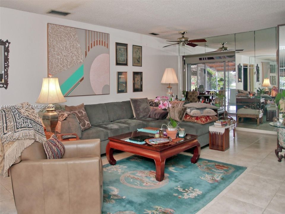 En Venta: $585,000 (2 camas, 2 baños, 1445 Pies cuadrados)