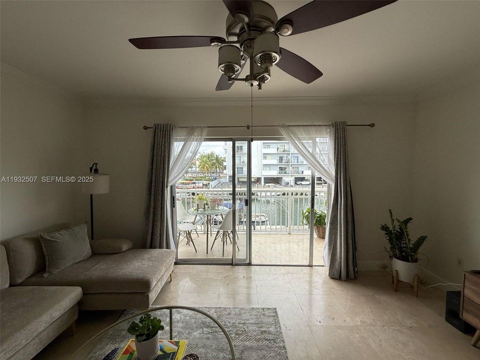 En Venta: $259,000 (1 camas, 1 baños, 826 Pies cuadrados)