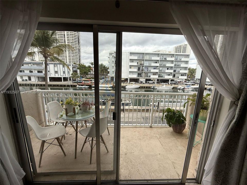 En Venta: $259,000 (1 camas, 1 baños, 826 Pies cuadrados)